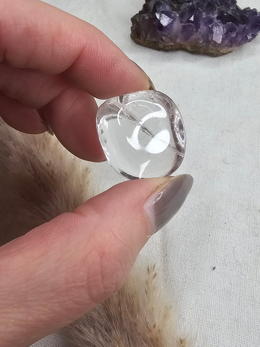 Bergkristall Trommelstein ca. 2 cm – intuitiv ausgewählt, naturbelassen & klar