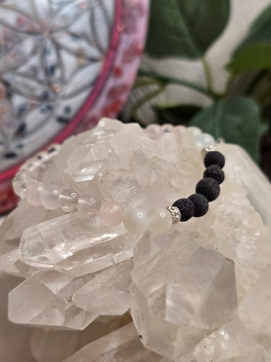 Aroma-Armband „Liebe & Harmonie“ – Lava, Mondstein, Rosenquarz & Bergkristall (6 mm, handgefertigt, XS–XL)