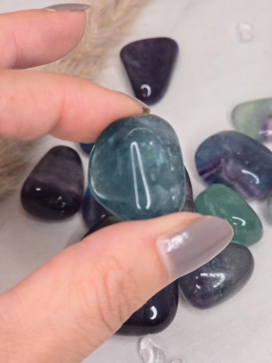 Regenbogenfluorit Trommelstein ca. 2–3 cm – naturbelassen, intuitiv ausgewählt & vielseitig