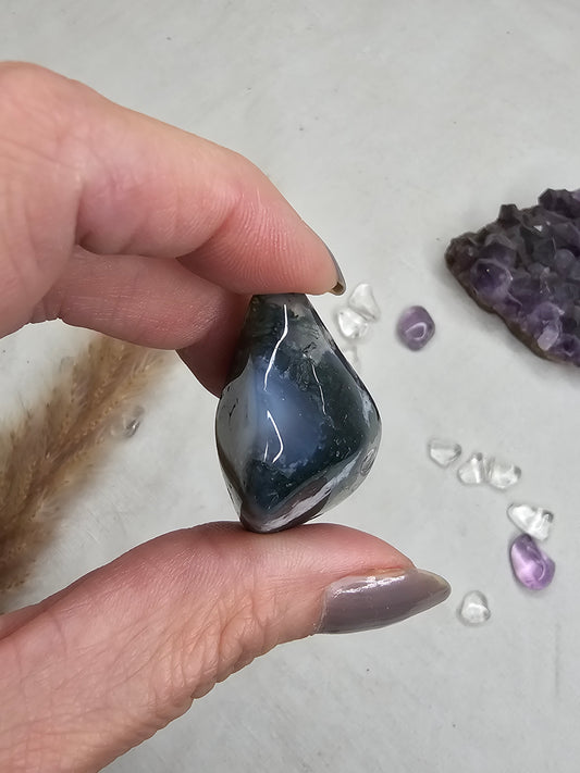 Moosachat Trommelstein ca. 2–3 cm – intuitiv ausgewählt, naturbelassen & erdverbunden