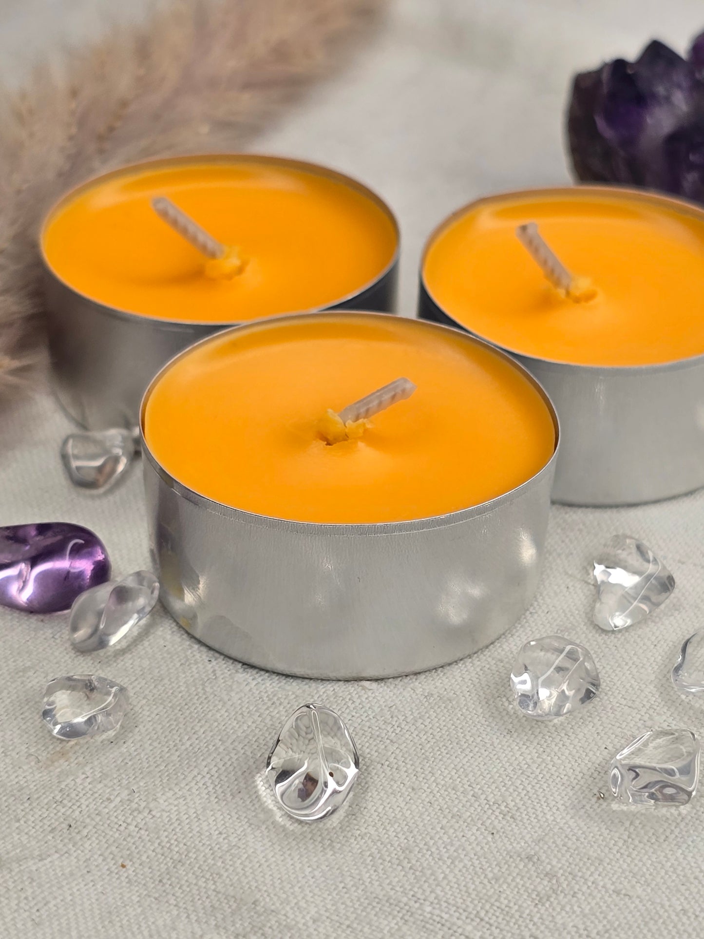 Bunte Teelichte für Rituale