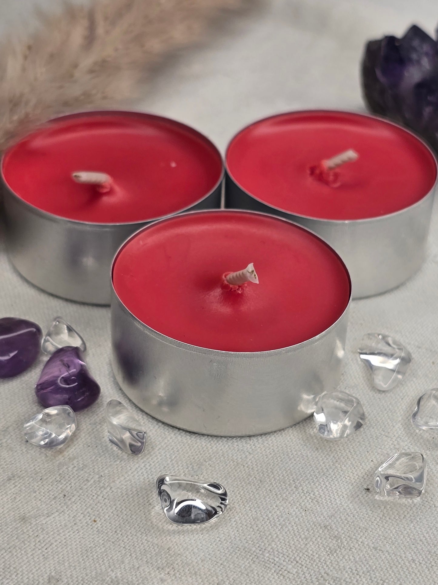Bunte Teelichte für Rituale