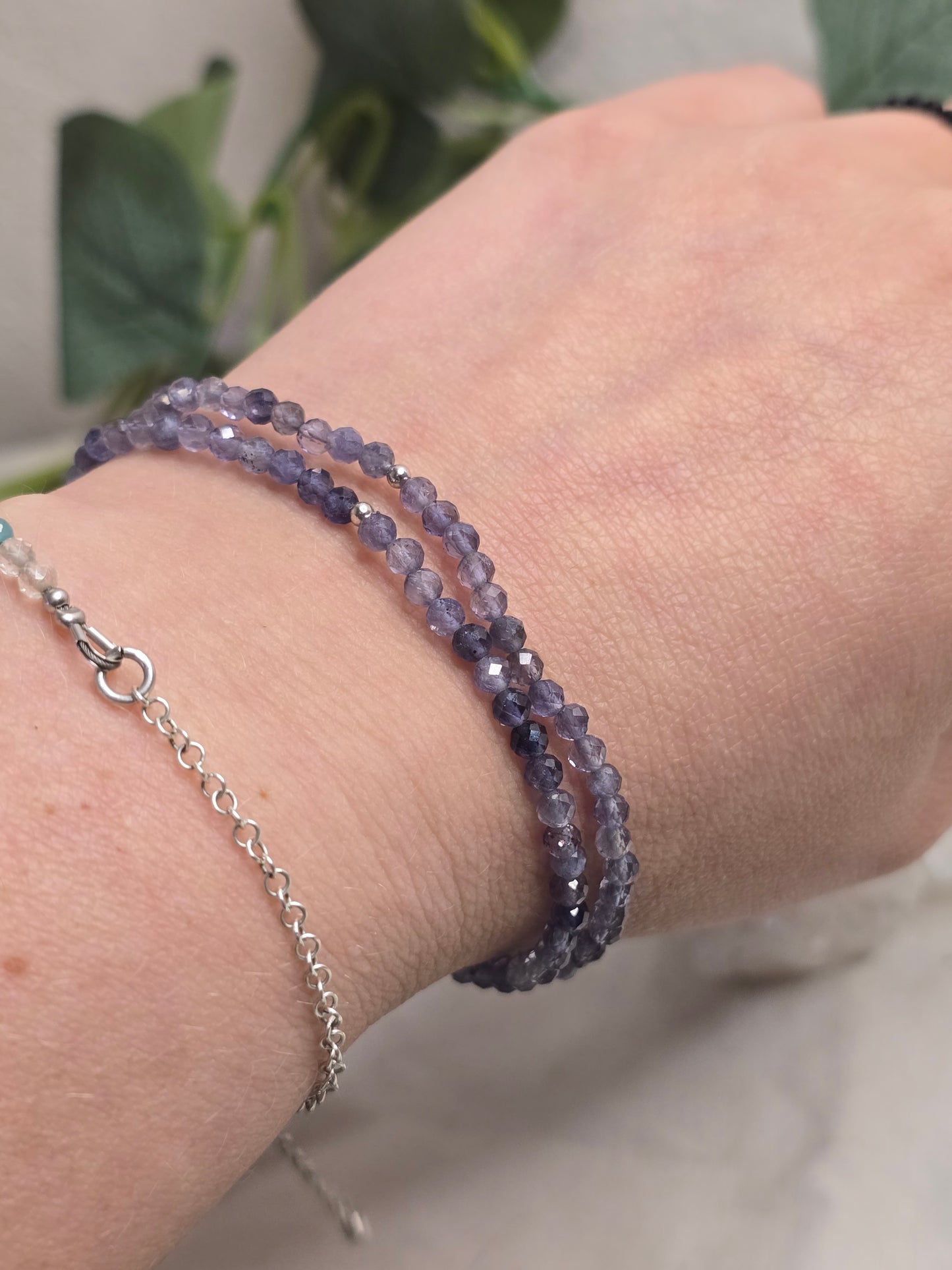 Armband Iolith – facettierte 3 mm Perlen mit 925er Silber