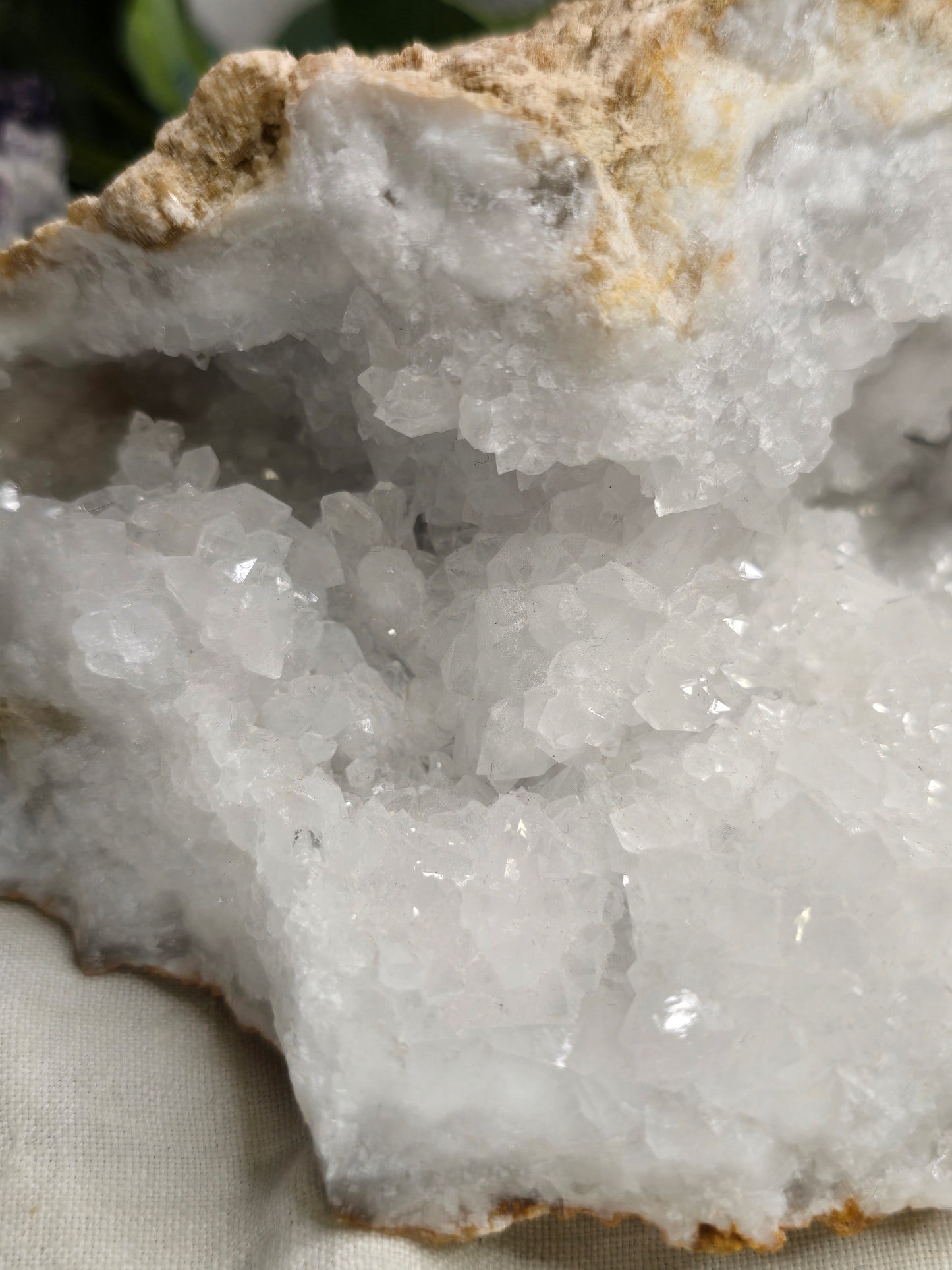 Quarzgeode – funkelndes Unikat 15,5 × 7,5 cm, 1.164 g