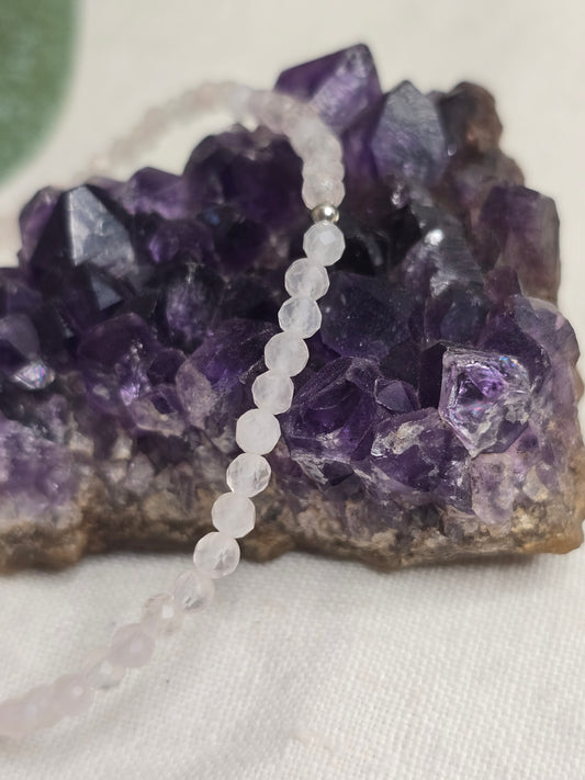 Armband Rosenquarz – facettierte 3 mm Perlen mit 925er Silber