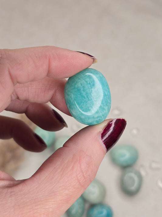 Amazonit Trommelstein ca. 2 cm – intuitiv ausgewählt, naturbelassen & handschmeichelnd