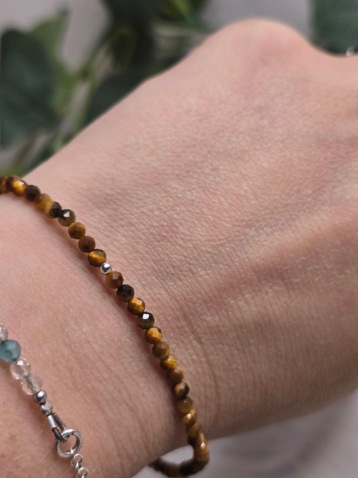 Armband Tigerauge – facettierte 3 mm Perlen mit 925er Silber