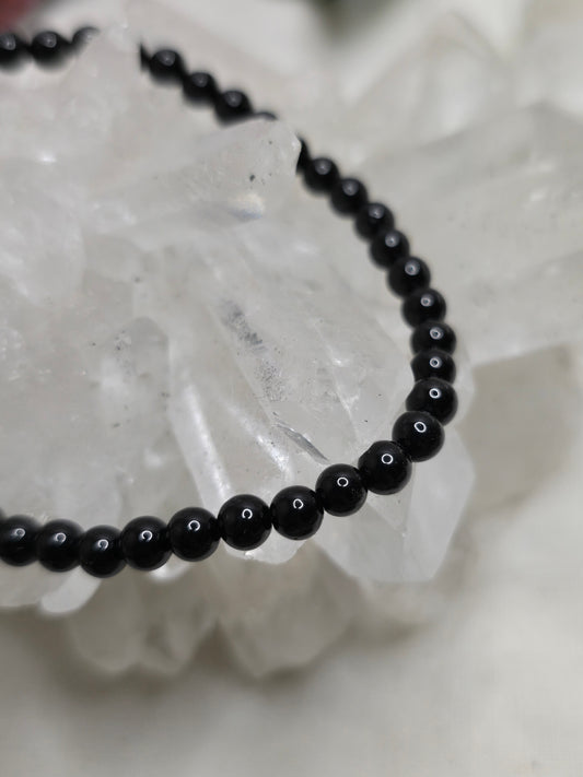 Armband schwarzer Turmalin – 4 mm Kugeln, handgefertigt & maßgefertigt (XS–XL)