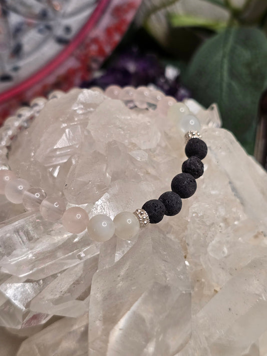 Aroma-Armband „Liebe & Harmonie“ – Lava, Mondstein, Rosenquarz & Bergkristall (6 mm, handgefertigt, XS–XL)