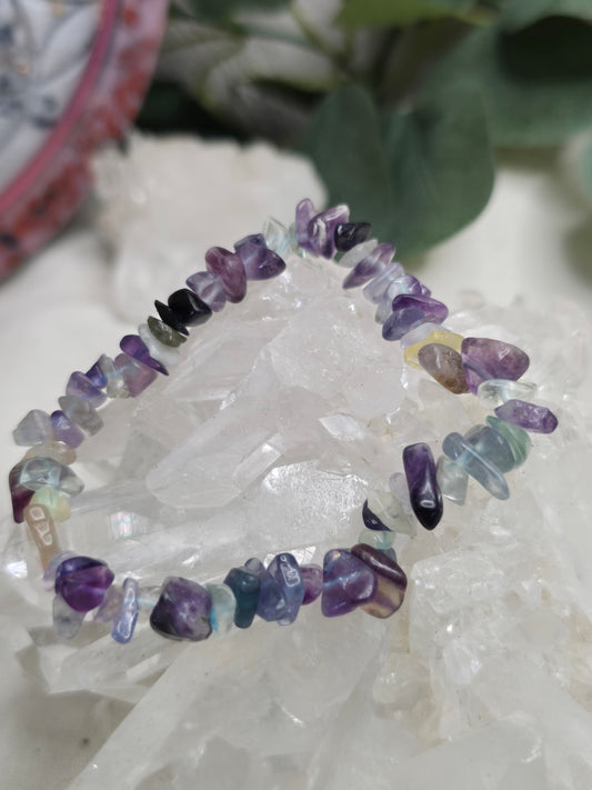 Regenbogenfluorit Splitterarmband – ca. 17 cm auf Elastikband