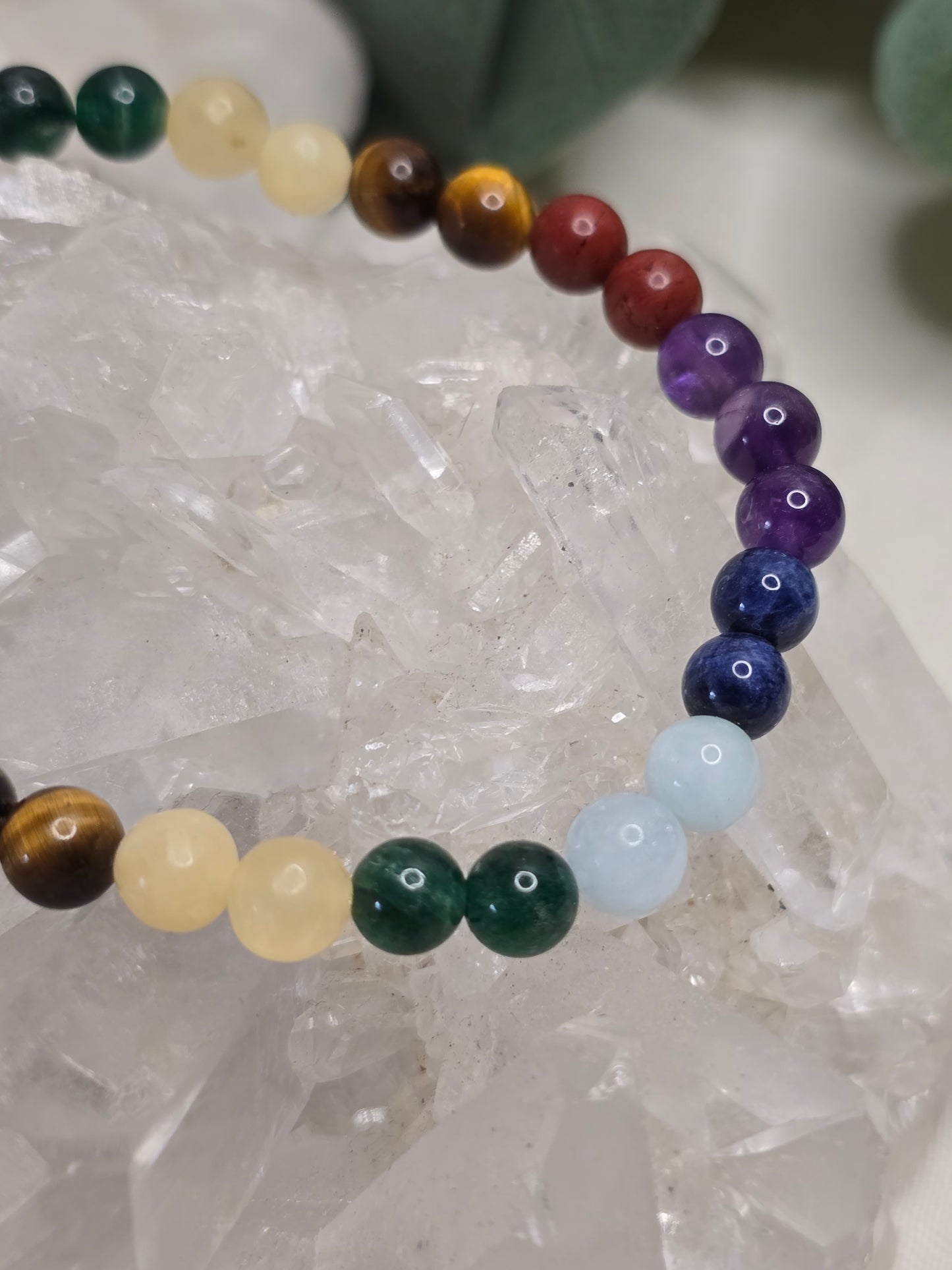 Chakra-Armband – 7 Steine, 6 mm Kugeln, handgefertigt & maßgefertigt (XS–XL)