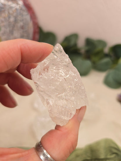 Bergkristall Rohstein – 50–80 g, klare Qualität, ideal als Wasserstein