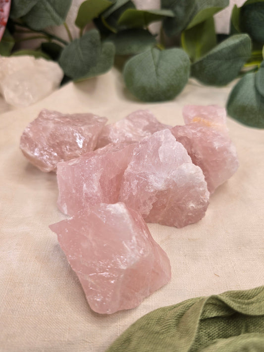 Rosenquarz Wassersteine – 30–50 g, natürliche Rohstücke, teilweise scharfkantig