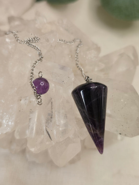 Amethyst Pendel – mit Amethystkugel, Edelstahlkette & Quarzstruktur