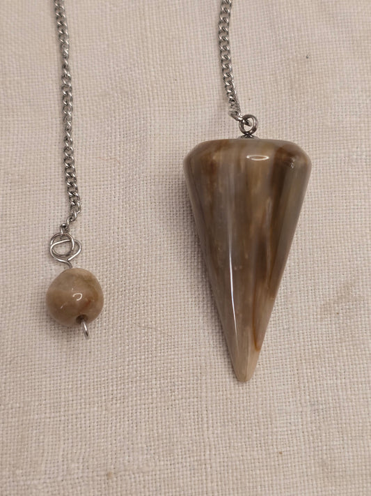 Pendel aus versteinertem Holz – mit Kugel & Edelstahlkette