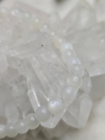 Armband weißer Mondstein – 6 mm Kugeln, handgefertigt & maßgefertigt (XS–XL)