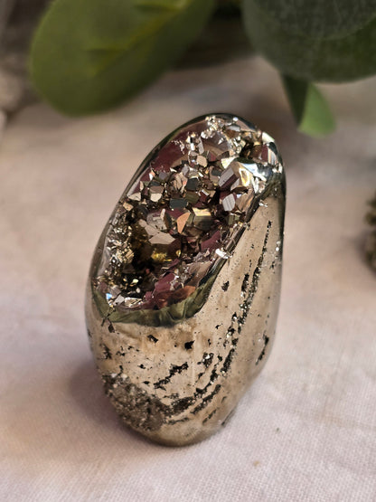 Pyrit Freiform mit Kristallstruktur – 112 g | Einzelstück