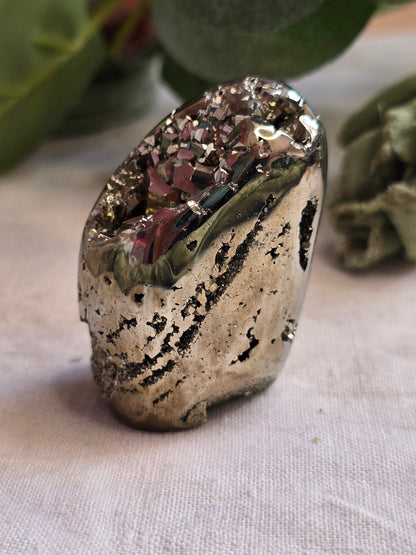 Pyrit Freiform mit Kristallstruktur – 112 g | Einzelstück