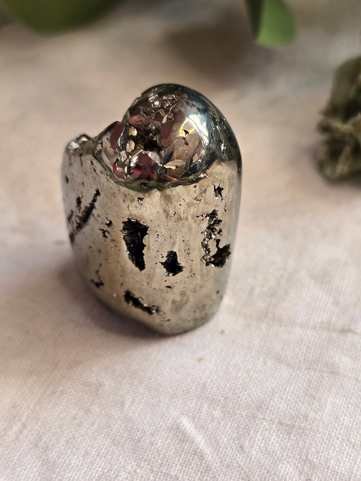 Pyrit Freiform mit Kristallstruktur – 112 g | Einzelstück