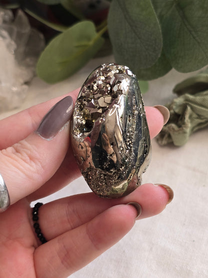 Pyrit Freiform mit Kristallstruktur – 112 g | Einzelstück