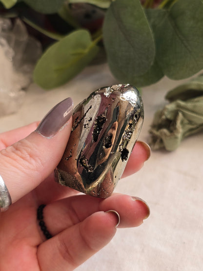 Pyrit Freiform mit Kristallstruktur – 112 g | Einzelstück