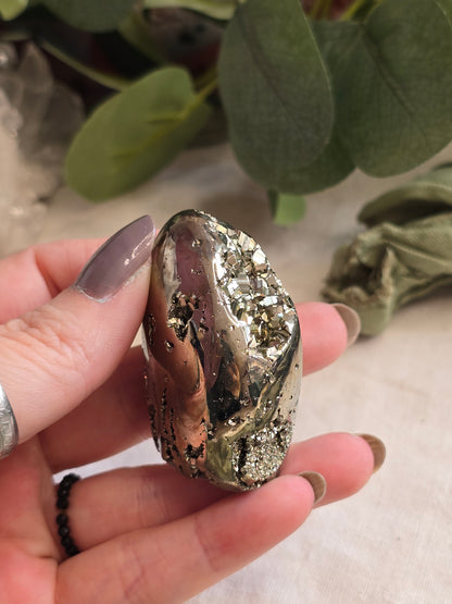 Pyrit Freiform mit Kristallstruktur – 112 g | Einzelstück