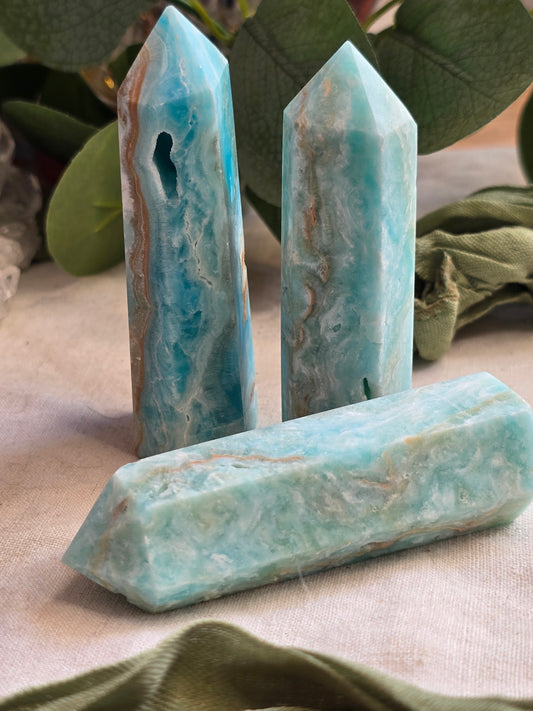 Blauer Aragonit Turm – ca. 8–9 cm, intuitiv ausgewählt