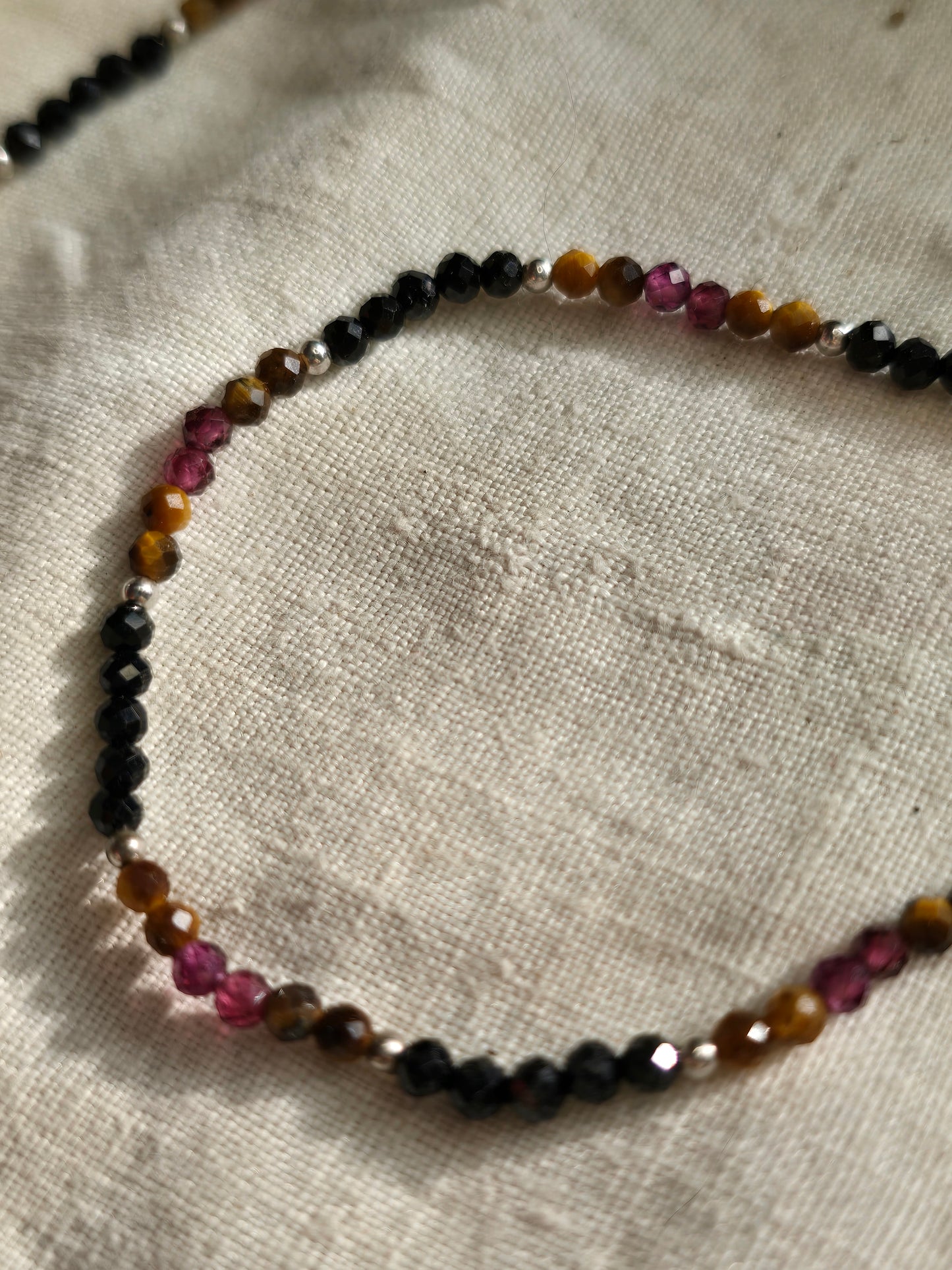 Armband „Bleib bei dir“ – Turmalin, Tigerauge & Granat | 3 mm facettiert, Silber -Einzelstück