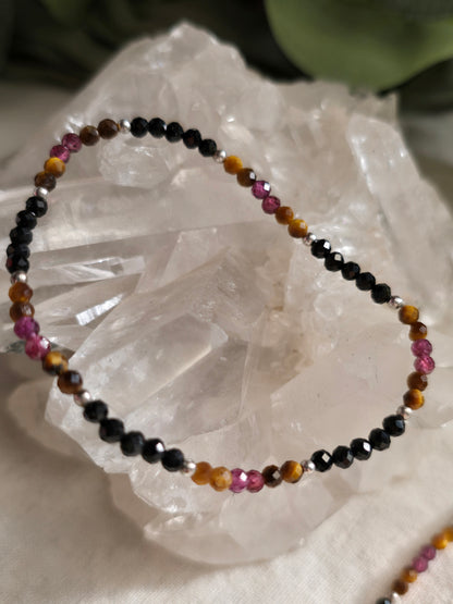 Armband „Bleib bei dir“ – Turmalin, Tigerauge & Granat | 3 mm facettiert, Silber -Einzelstück