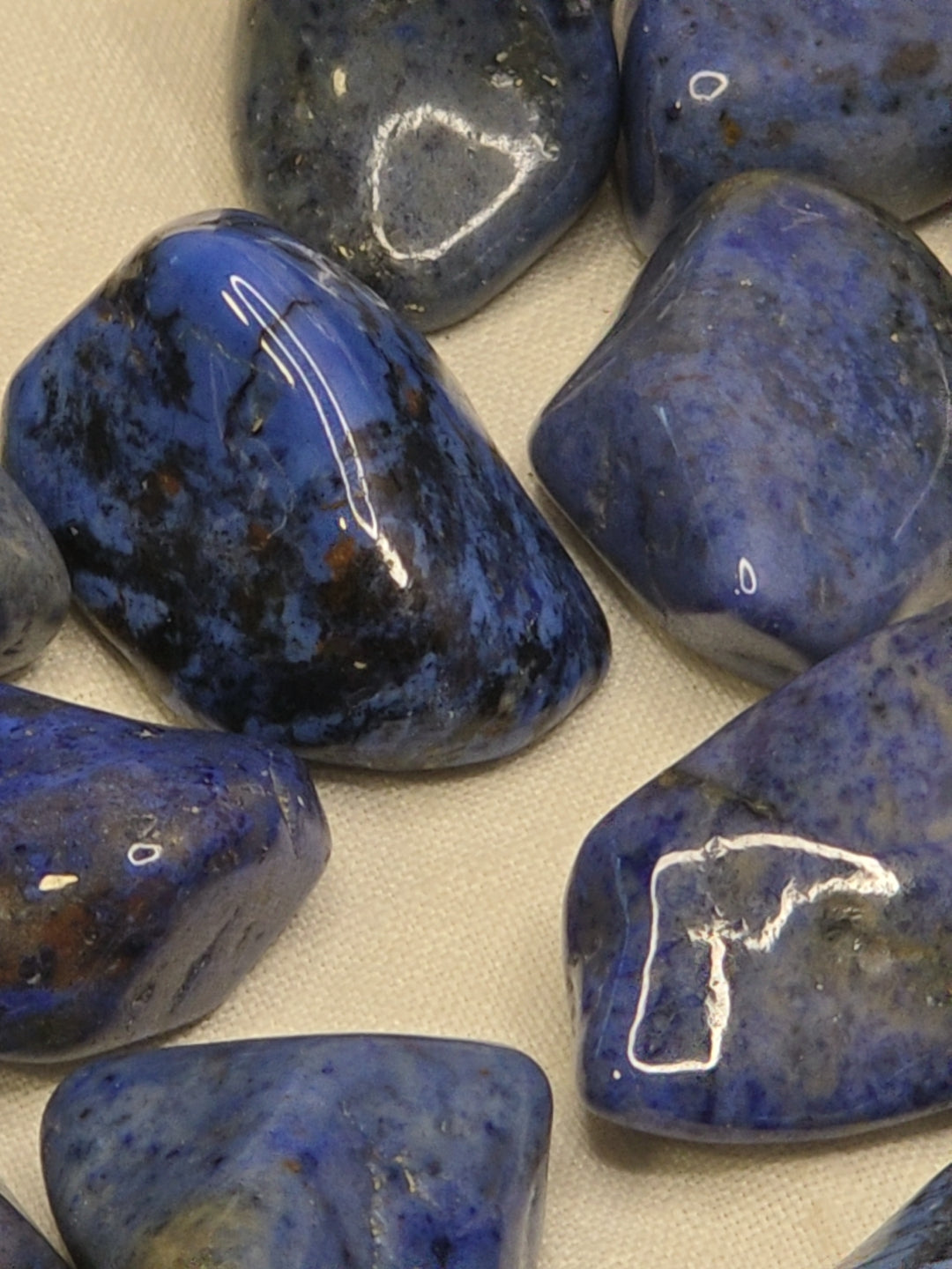 Dumortierit Trommelstein XL ca. 3 cm – Edelstein