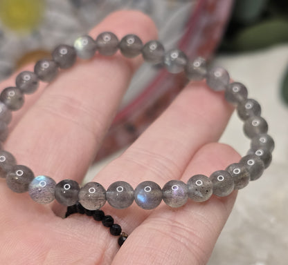Armband Labradorit – 6 mm Kugeln, handgefertigt & maßgefertigt (XS–XL)