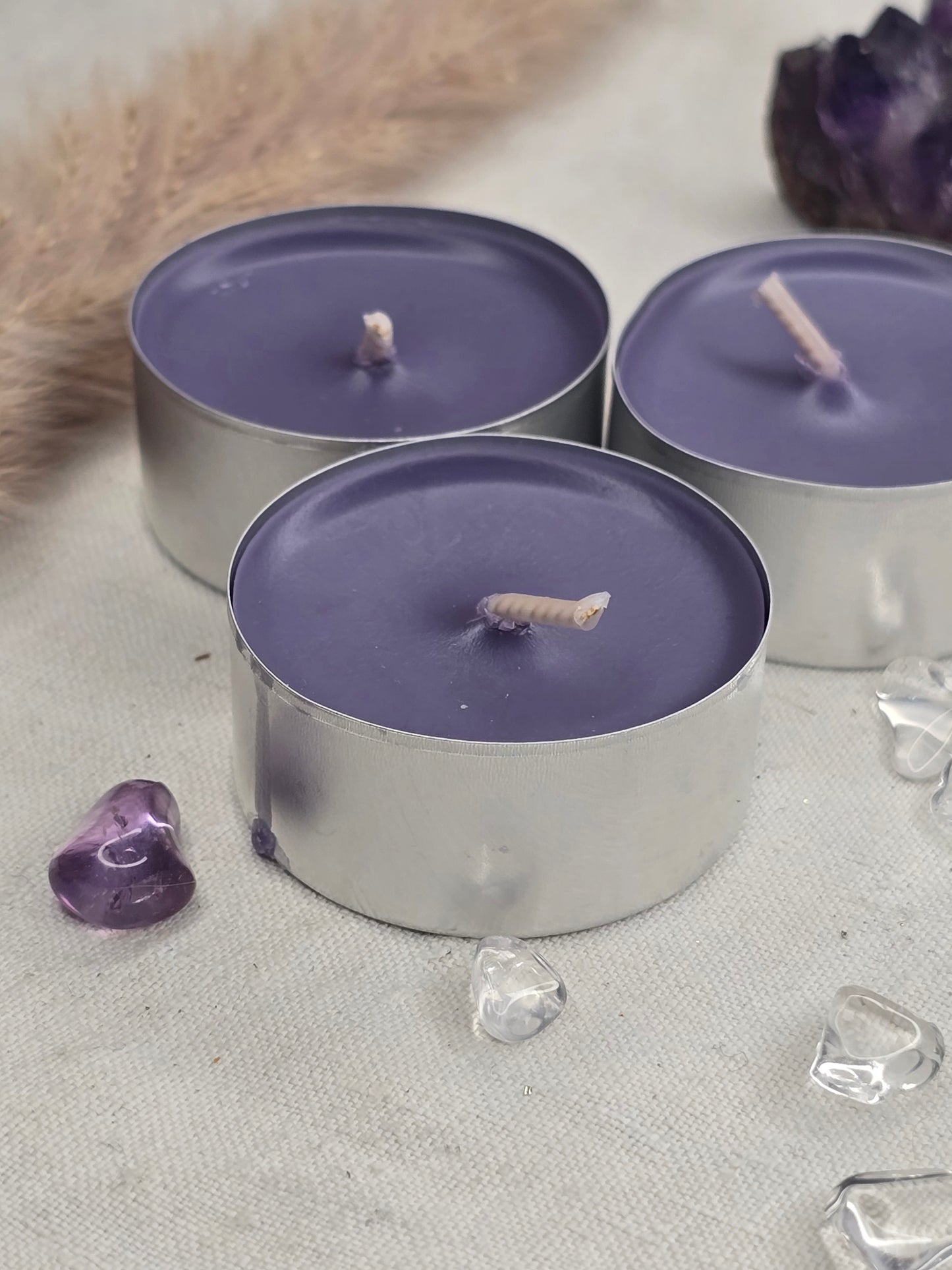 Bunte Teelichte für Rituale