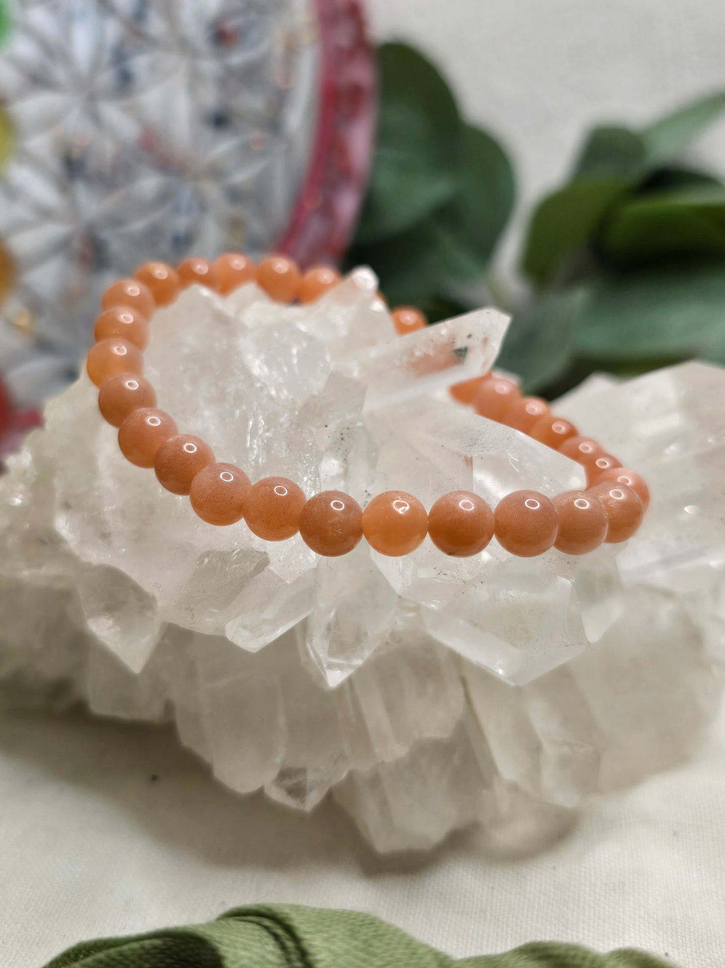 Armband pfirsichfarbener Mondstein – 6 mm Kugeln, handgefertigt & maßgefertigt (XS–XL)