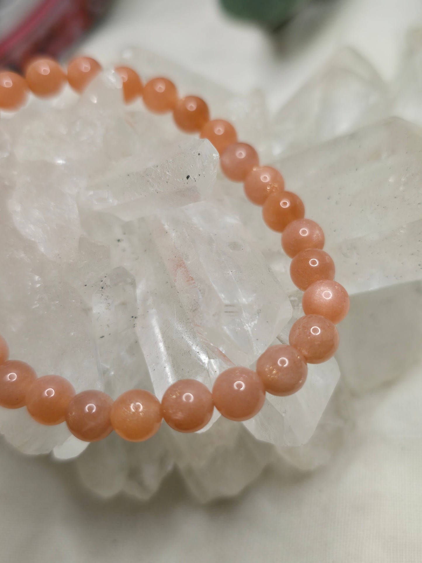 Armband pfirsichfarbener Mondstein – 6 mm Kugeln, handgefertigt & maßgefertigt (XS–XL)