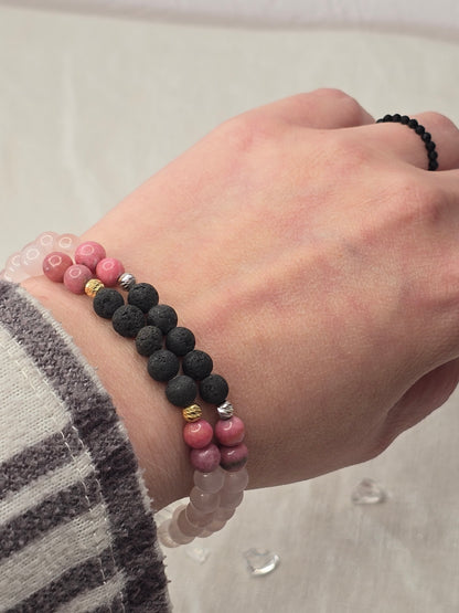 Aromaarmband „Mitgefühl & Heilung“ mit Rhodonit, Rosenquarz, Rauchquarz und Lavaperle, auf Gummiband mit Silber- oder Goldelementen