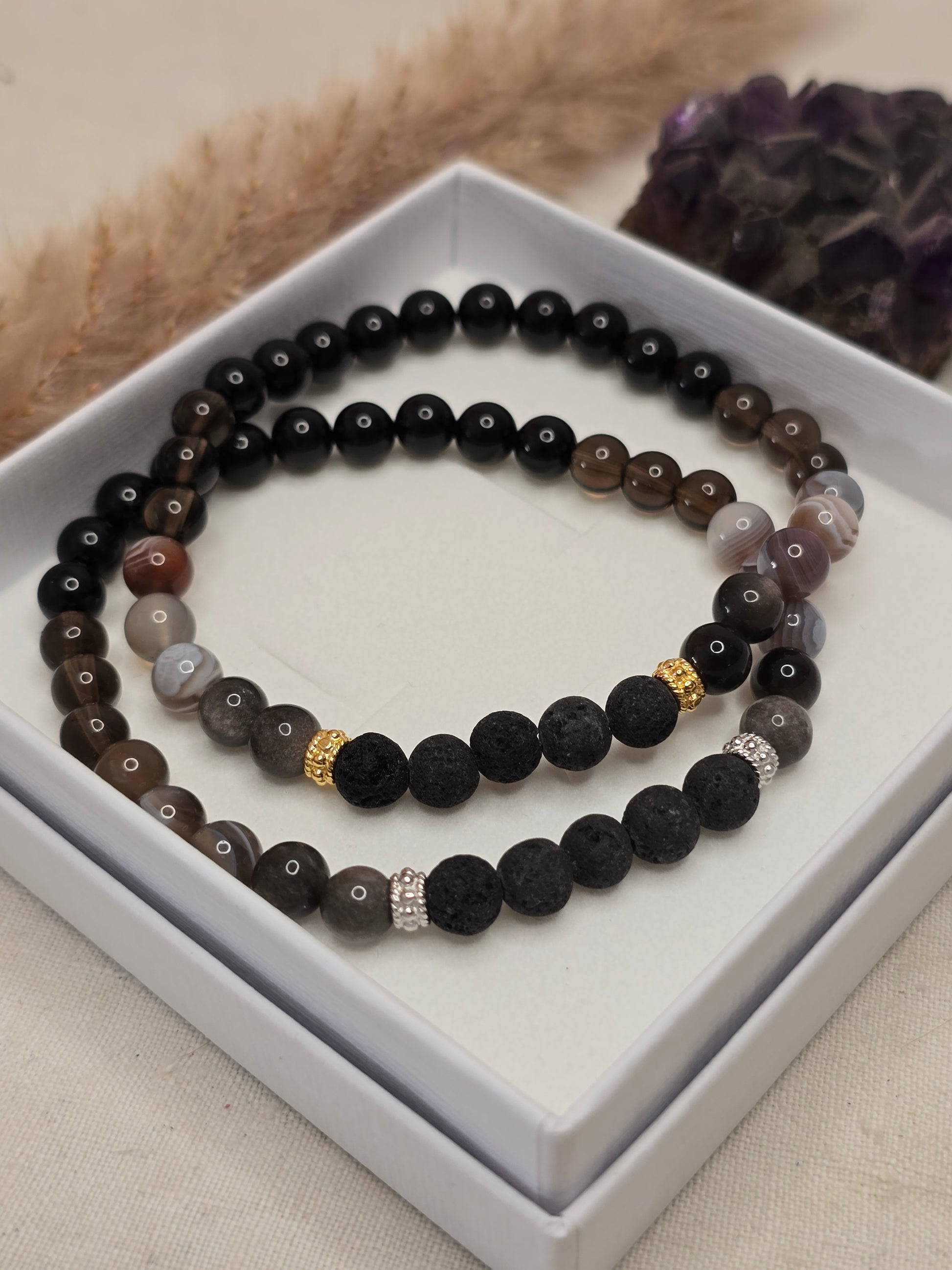 Aromaarmband „Schutz & Erdung“ mit Botswana Achat, Rauchquarz, schwarzem Turmalin und Lavaperle, auf Gummiband mit 925er Silber oder vergoldeten Elementen