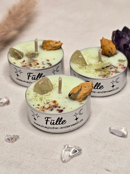 Ritual-Teelicht Fülle mit Naturcitrin, Ylang-Ylang Duft und Räuchermischung – liebevoll handgegossenes Duftlicht aus Soja-Rapswachs mit Ritualanleitung.