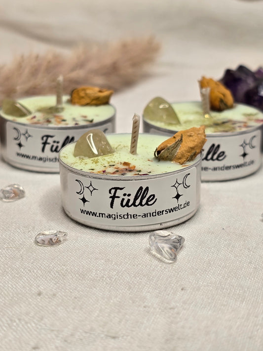 Ritual-Teelicht Fülle mit Naturcitrin, Ylang-Ylang Duft und Räuchermischung – liebevoll handgegossenes Duftlicht aus Soja-Rapswachs mit Ritualanleitung.