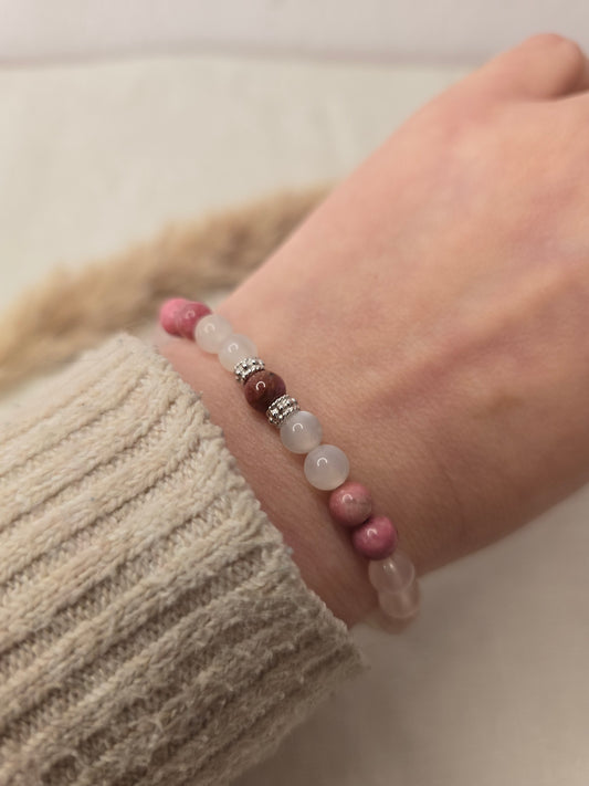 Edelsteinarmband zum Muttertag mit Rhodonit, Rosenquarz, weißem Mondstein und Rubin, auf Gummiband mit 925er Silber oder vergoldeten Zwischenteilen