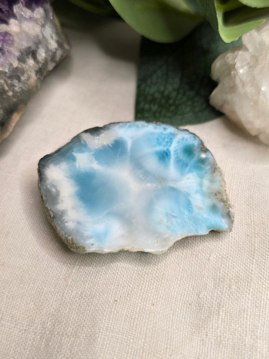 Larimar Anschliff – Stein der Ruhe & Verbundenheit