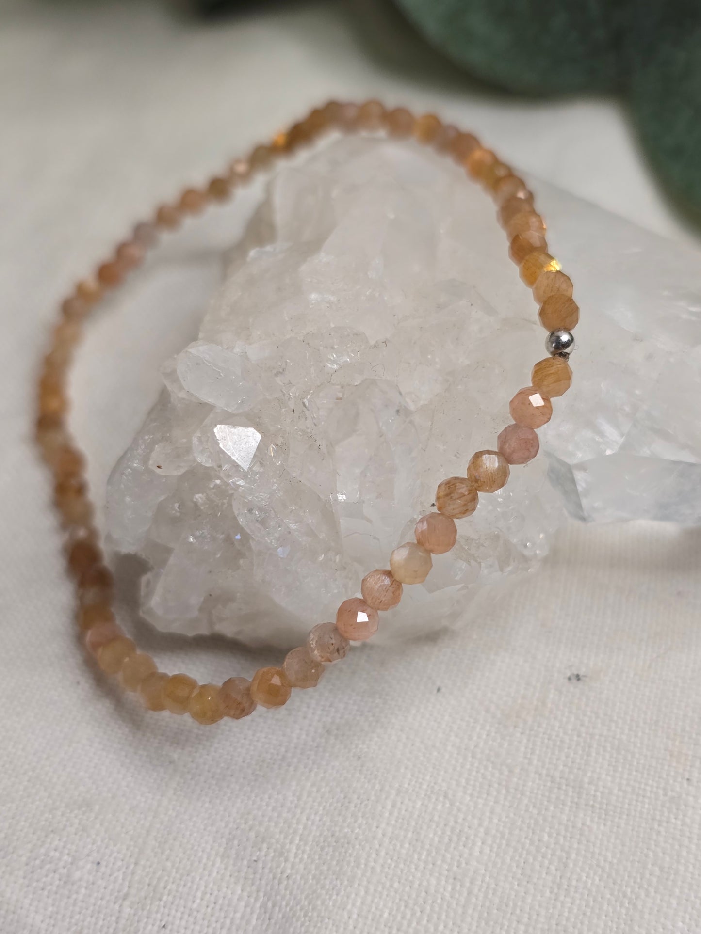 Armband Sonnenstein – facettierte 3 mm Perlen mit 925er Silber