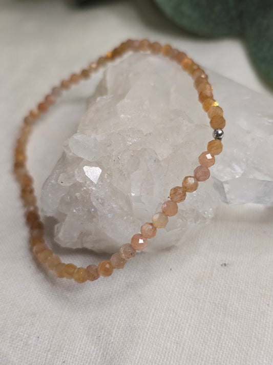 Armband Sonnenstein – facettierte 3 mm Perlen mit 925er Silber