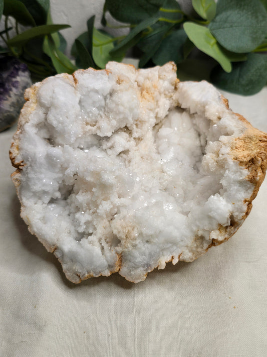 Quarzgeode – funkelndes Unikat 14 × 15 cm