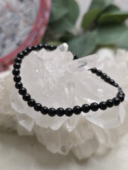 Armband schwarzer Turmalin – 4 mm Kugeln, handgefertigt & maßgefertigt (XS–XL)